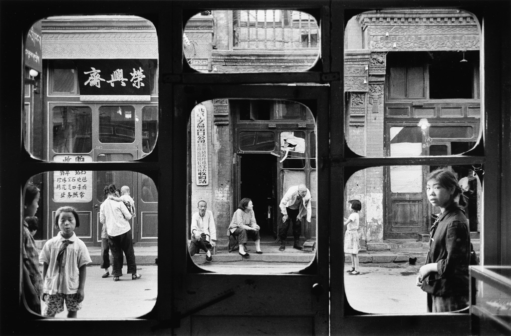 MARC RIBOUD (1923-2016) Beijing, Da Sha La Street.
